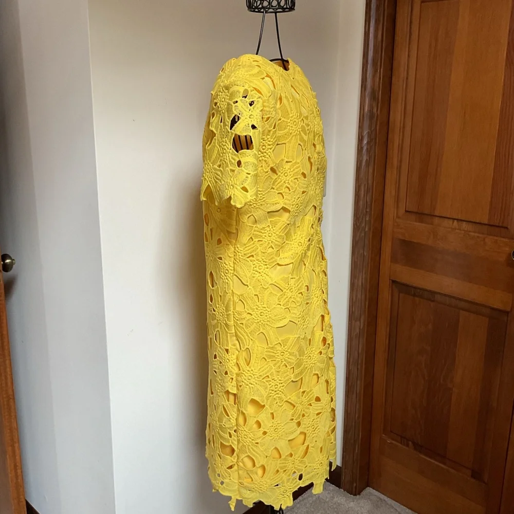 Calvin Klein Canary Yellow Floral Pattern Lace Dress, size 6 - Picture 3 of 6